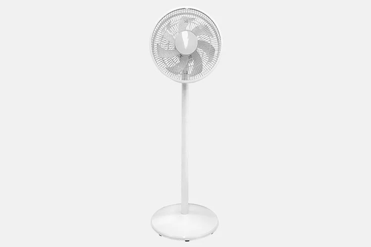 I fan in piedi intelligenti combinano potere e intelligenza per le case moderne